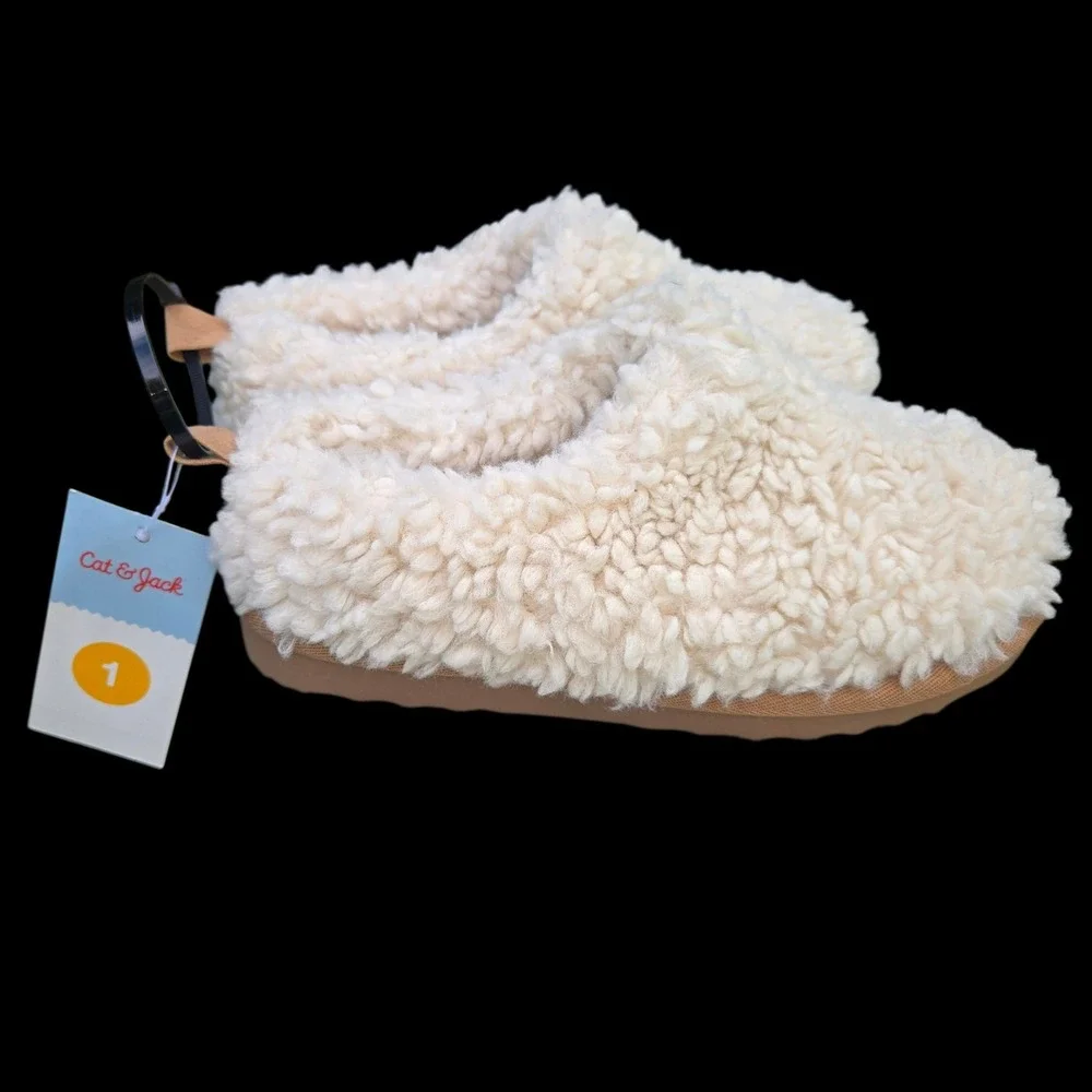 NWT Cat & Jack Kids Sherpa Slippers Cream Faux Fur Slip On House Shoes Sz 1